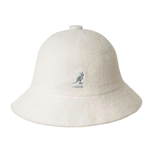 Kangol Bermuda Casual Blanco: ¡El verano te llama con este estilo icónico y fresco!